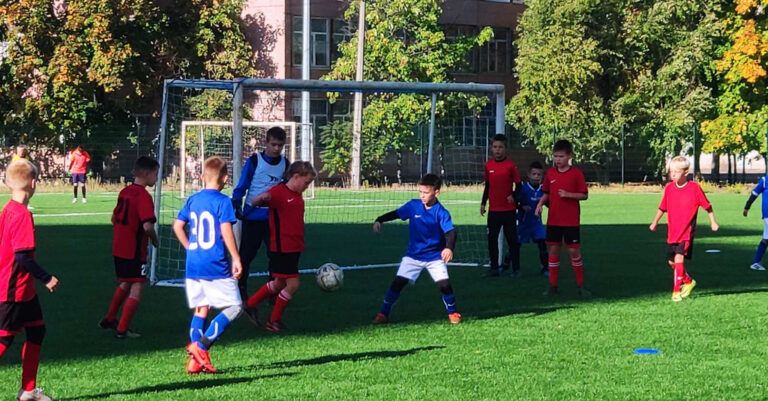 До 30-річчя футбольної школи: у Кам’янському проводять турнір серед дитячих команд