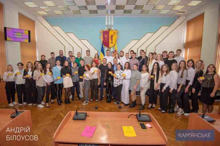 Новообрані члени Молодіжної ради міста отримали посвідчення