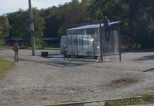 На лівому березі Камʼянського відремонтували зупинку громадського транспорту