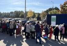 В Дніпрі Штаб допомоги Загіда Краснова роздав першу партію продуктових наборів мешканцям Сонячного