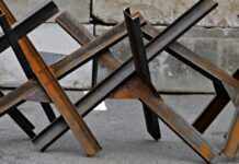 На Дніпропетровщині чоловіки вкрали частину протитанкового їжака