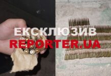 В Дніпрі поліцейські вилучили у чоловіка вдома 5 пачок патронів