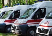 У Павлограді автомобіль збив чоловіка: він у критичному стані