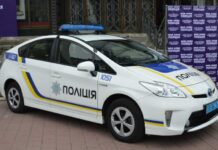 У швидкої зламався спецсигнал: поліцейські Дніпра допомогли медикам доставити хвору людину в лікарню