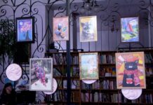 На підтримку ЗСУ: у Кам’янському відкрилася виставка-продаж картин