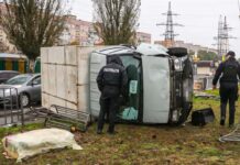 У Дніпрі через п’яного чоловіка перекинувся автомобіль з хлібом: подробиці