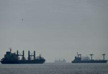 Де-факто угода діє: Росії не вдалося заблокувати “зерновий коридор”