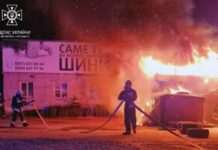 У Дніпрі згорів шиномонтаж у центральній частині міста