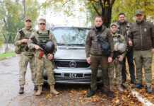 Бійцям ЗСУ передали автомобіль та смаколики з Кам’янського