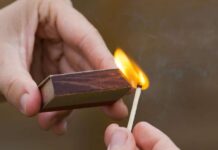 У Верхньодніпровську 8-річний хлопчик підпалив «Mercedes»: подробиці