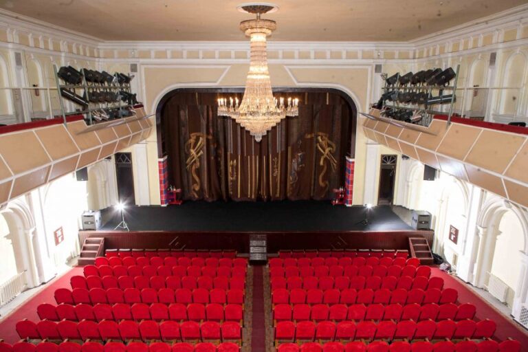 Основна сцена Академічного музично-драматичного театру імені Лесі Українки у Кам’янському відновлює роботу 