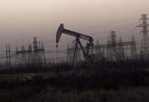 Нафта дешевшає на початку тижня: що впливає на світові ціни