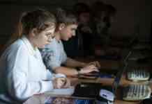 Кабмін збирається в наступному році звільнити випускників шкіл від ДПА