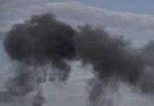 У російському Бєлгороді повідомляють про вибухи та сильну пожежу (фото)