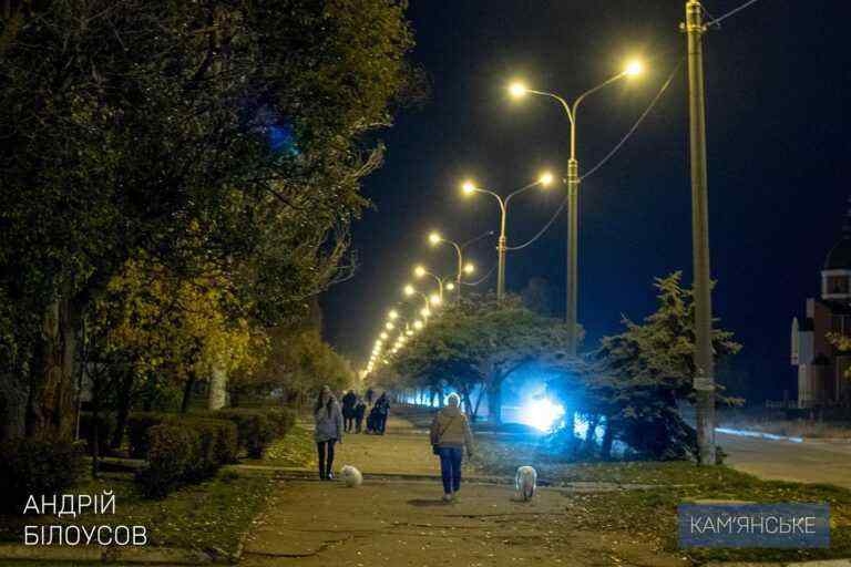 Зовнішнє освітлення в Кам’янському не вмикатимуть доки енергосистему не стабілізують повністю