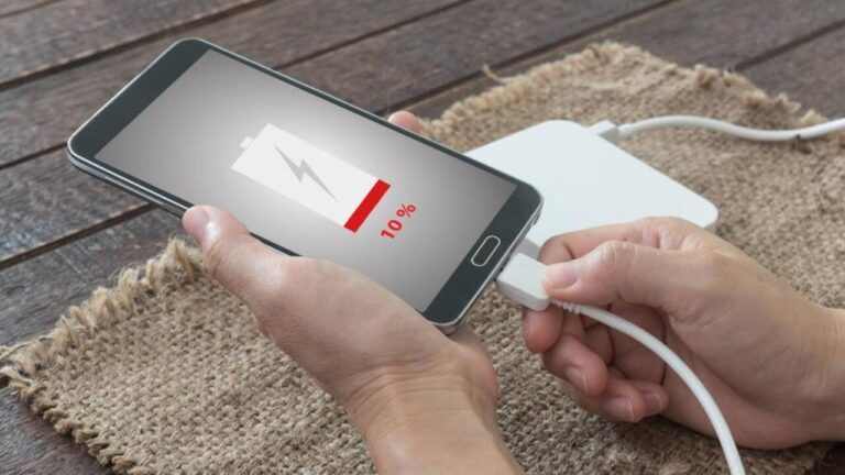 Коли немає світла: де в Кам’янському можна зарядити гаджети