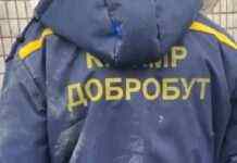 В сквері на проспекті Свободи відремонтували металевий паркан