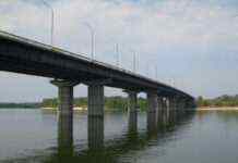 У Камʼянському провели підсипку мосту через річку Дніпро