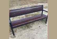 Комунальники Камʼянського ремонтують лавки в парках та скверах