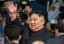 Кім Чен Ин похвалився новою балістичною ракетною на великому параді