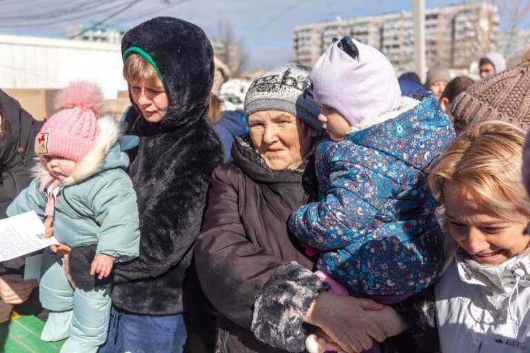 Понад 200 переселенців із модульного містечка Кам’янського отримали гуманітарну допомогу