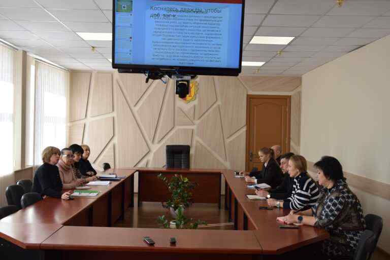 В Камʼянському провели нараду з приводу організації суспільно-корисних робіт