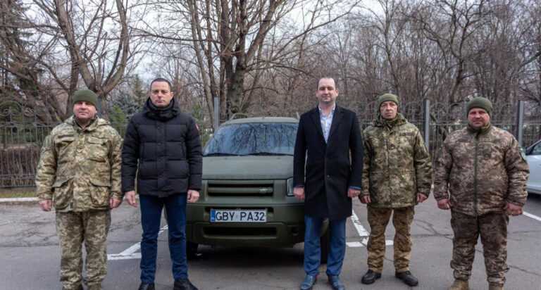 Кам’янське передало чергове авто українським захисникам