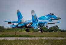 ЗСУ завдали два авіаудари по ворогу на півдні: знищили човен та бронетехніку