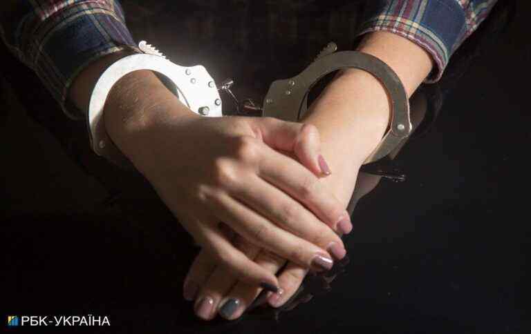 Займалась “соцзахистом” при окупантах. Правоохоронці затримали колаборантку на Донбасі