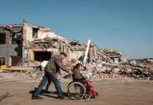 Чи зараховується до стажу час догляду за інвалідом в Україні: відповідь ПФУ