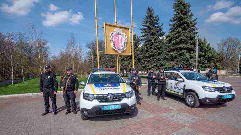Кам’янське надало поліції нові автівки