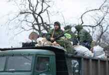 Намагаються вивезти кукурудзу. Росіяни продовжують грабувати мирне населення України