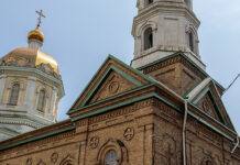 У Камʼянському ремонтують дорогу вздовж одного з найстаріших храмів міста