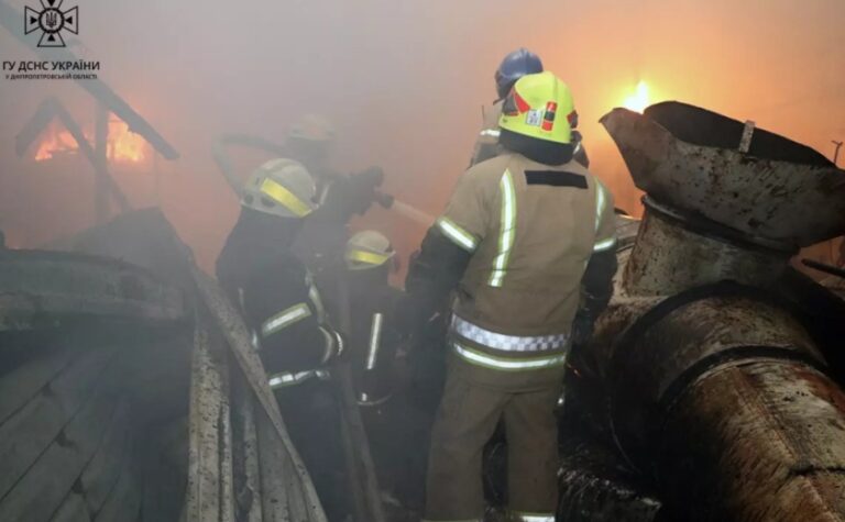 У Дніпрі вогнеборці ліквідували займання на виробництві бітумної  мастики