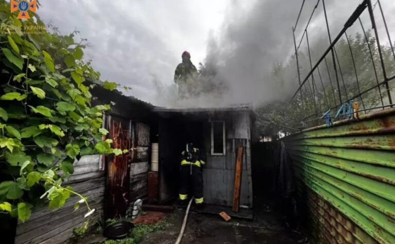 У Самарському районі Дніпра вогнеборці ліквідували займання у лазні