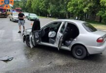 У Запоріжжі зіткнулися «ВАЗ» та Lanos: рятувальники ліквідували наслідки ДТП