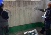 У місті Камʼянське проходить ремонт підʼїздів багатоквартирних будинків