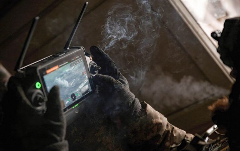 Спецпризначенці СБУ показали роботу дронів-камікадзе по техніці окупантів (відео)