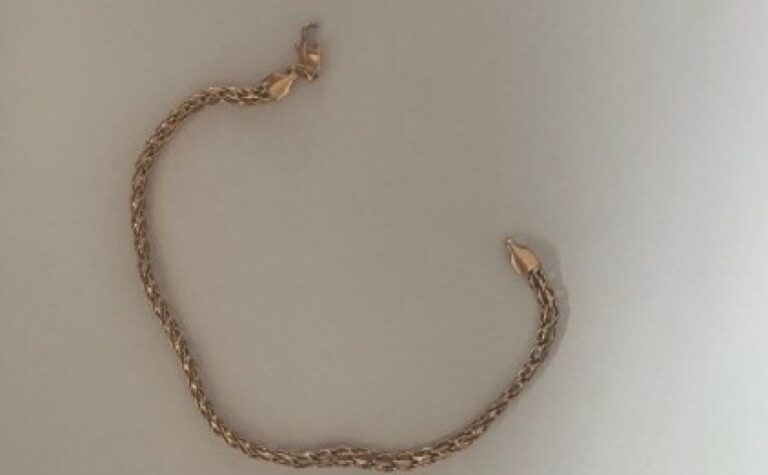 Штовхнув та зірвав золоту прикрасу: у Нікополі затримали раніше судимого чоловіка