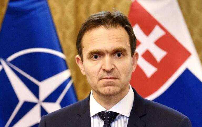 Прем’єр Словаччини хоче використати доходи від заморожених активів РФ для допомоги Україні