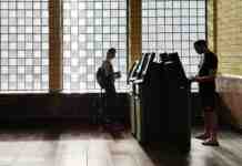 ПриватБанк поновив прийом доларів в терміналах та почав виконувати нові вимоги НБУ з обміну