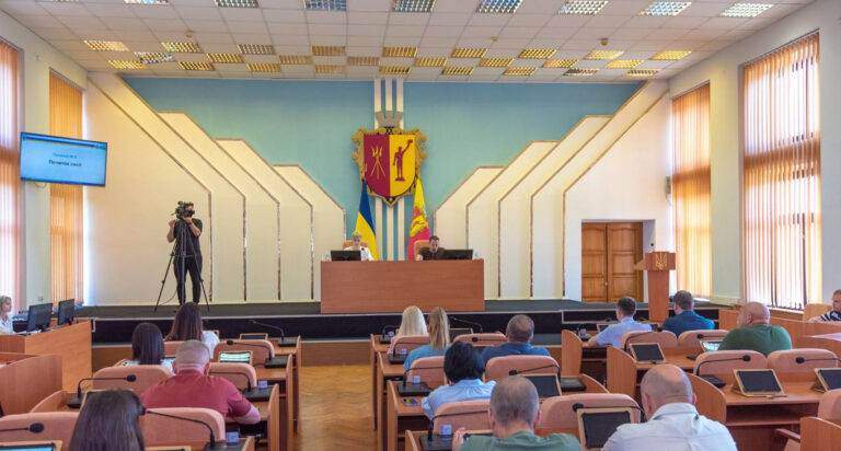 Затверджено програму підтримки підрозділів ТРО, військових частин ЗСУ: у Кам’янському відбулася позачергова сесія міськради