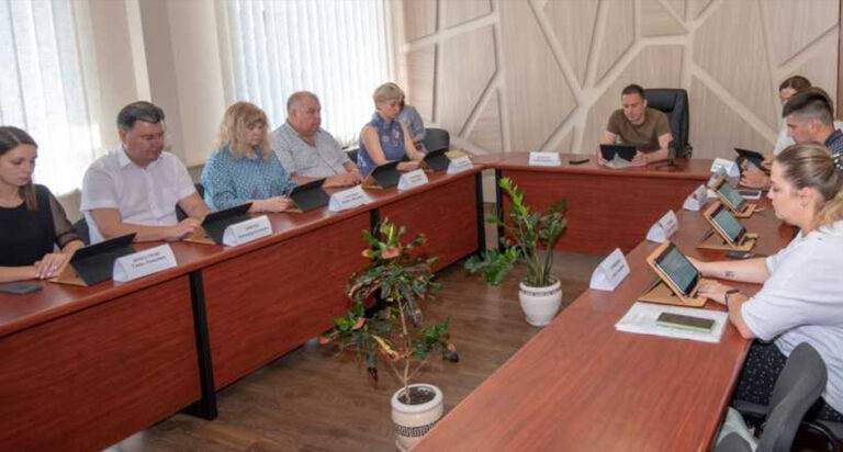 У Кам’янському відбулося чергове засідання виконкому: які рішення було прийнято