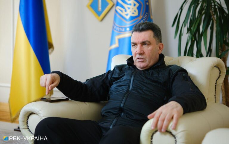 “Плутаються під ногами і зараз”. Данілов пригрозив ініціаторам Будапештського меморандуму