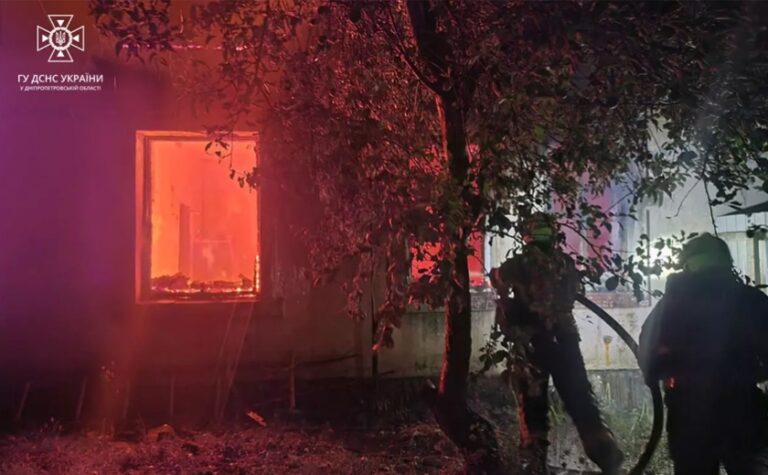 Вогнеборці Павлограду ліквідували пожежу в житловому будинку: деталі