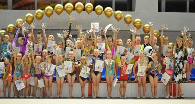 Кам’янські гімнастки зібрали кошти на допомогу ЗСУ