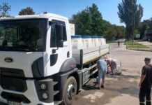 Надзвичайники продовжують підвозити воду до зневоднених населених пунктів Дніпропетровщини