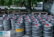Виготовляли та збували фальсифікований алкоголь: у Запоріжжі засудили трьох зловмисників