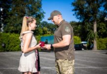 У Дніпрі три родини поліцейських отримали посмертні нагороди за подвиги своїх героїв-захисників