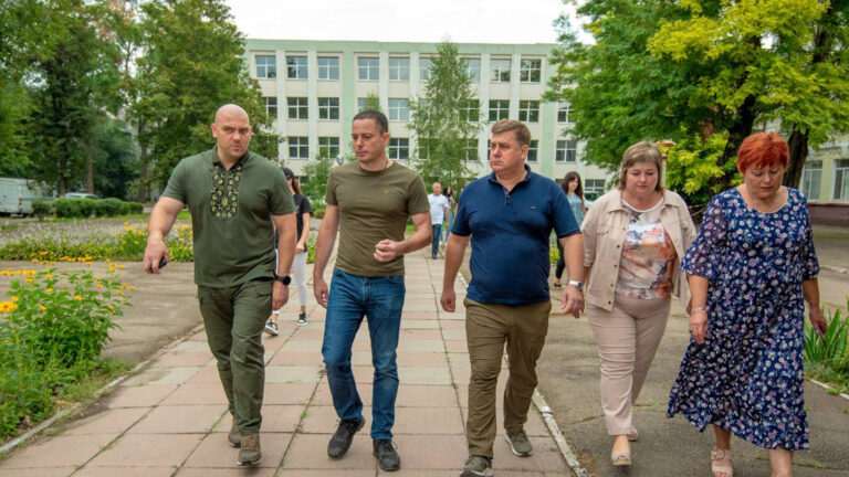 У Кам’янському продовжують будувати реабілітаційний центр та реконструюють  ліцей